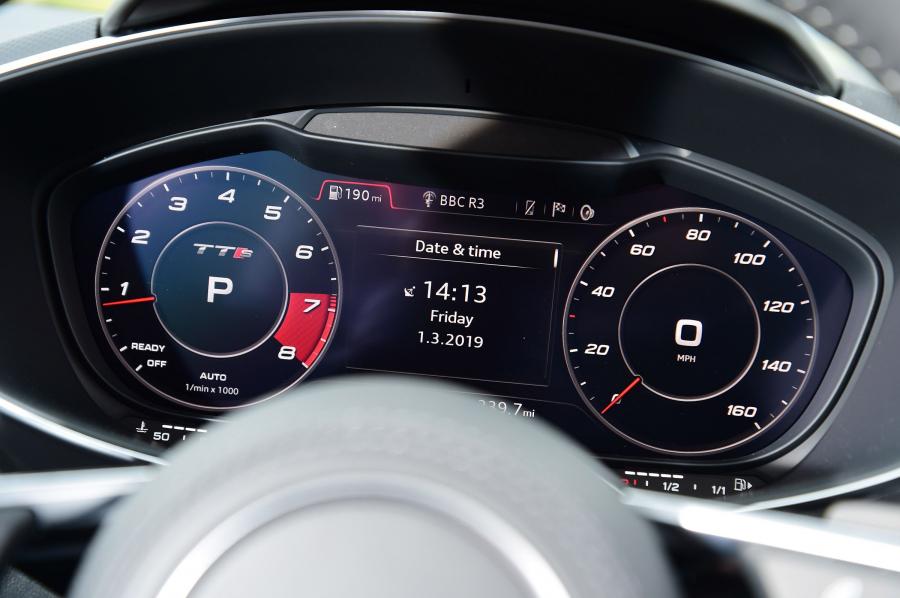 Панель приборов Audi TTS Coupe (8S) 2019 года  (UK) (фото 4 из 17)